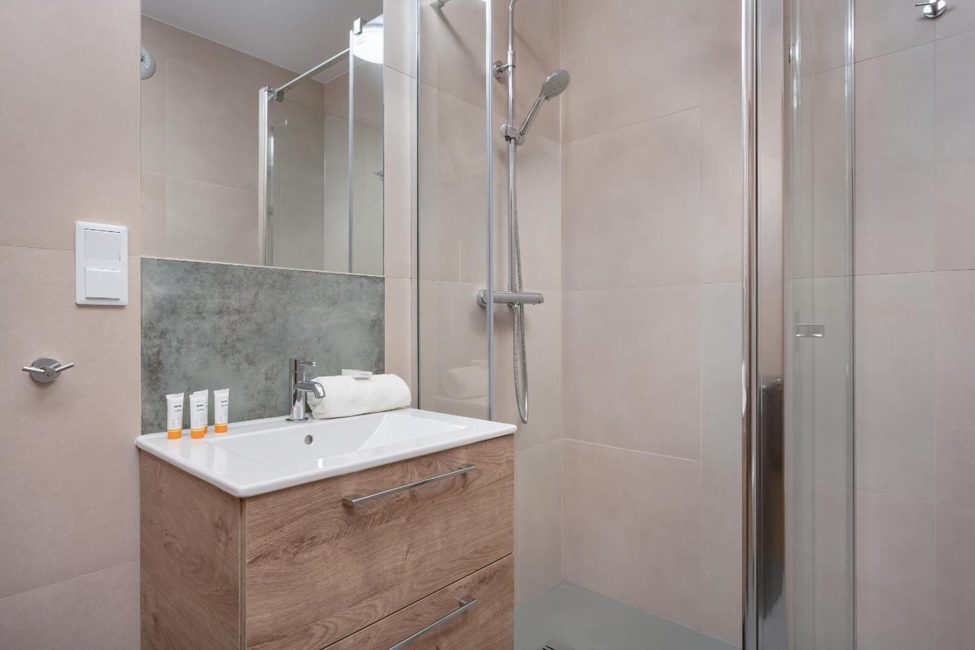 Apartamento 1-bedroom With Parking & Balcony By Renters Breslavia