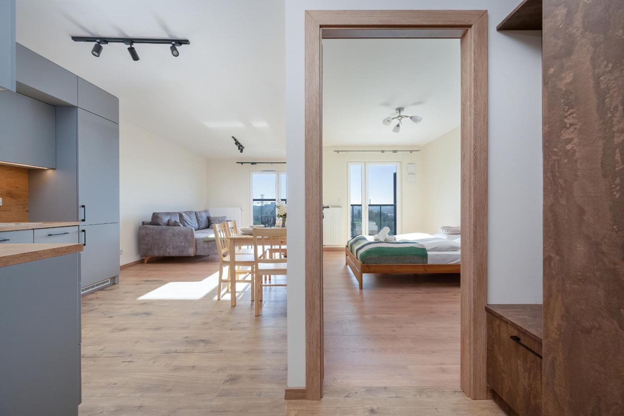 1-bedroom With Parking & Balcony By Renters Apartment *